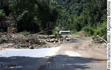 En ruinas, así lucen las carreteras de la Sierra Norte de Puebla Agencia Reforma/ Foto/ Francisco Rivas