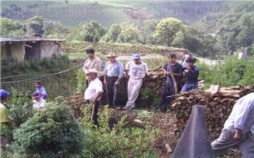 Personas de la comunidad Xilocuautla no permitieron que tiraran una cerca Foto / El Guardián 