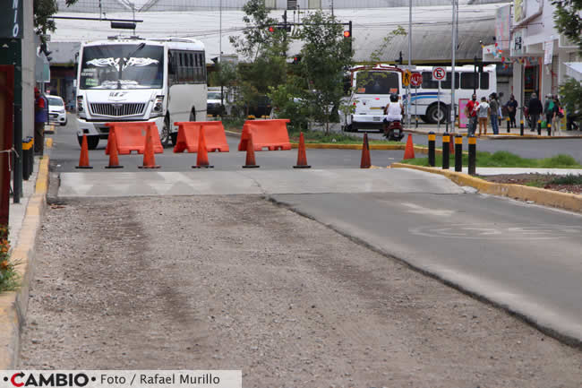 obra detenida blv xonaca calle cerrada