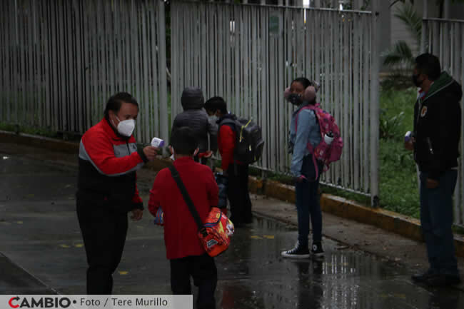 regreso clases presenciales toma temperatura