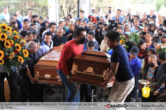 familiares masacrados totimehuacan piden justicia luto