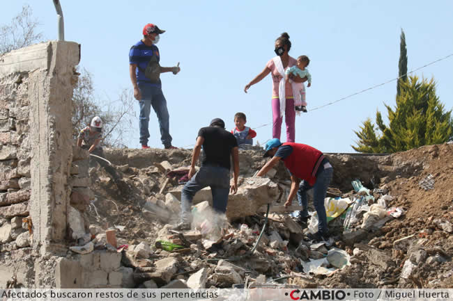 explosion san pablo xochimehuacan afectados buscan pertenencias