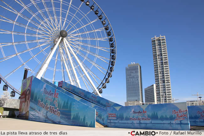 instalacion pista de hielo sin concluir atraso