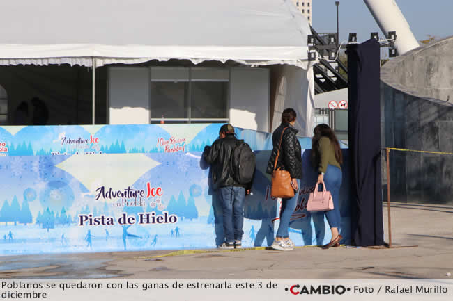 instalacion pista de hielo sin concluir poblanos