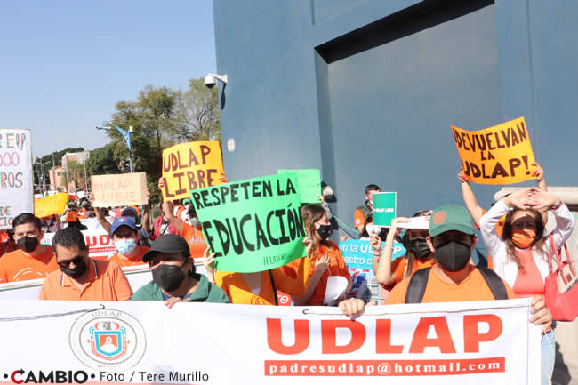 manifestacion alumnos udlap casa aguayo peticiones