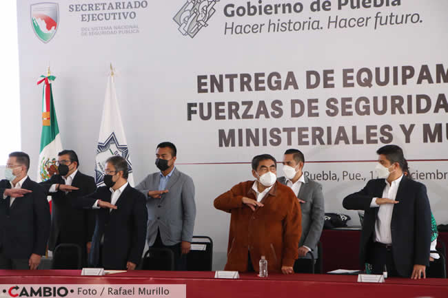 entrega equipamiento fuerzas seguridad municipal ceremonia