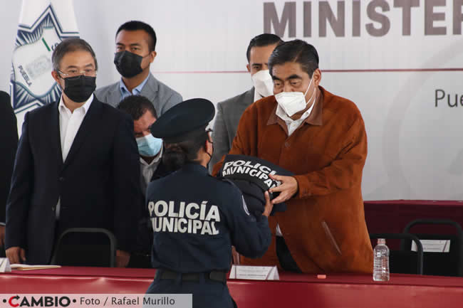 entrega equipamiento fuerzas seguridad municipal miguel barbosa