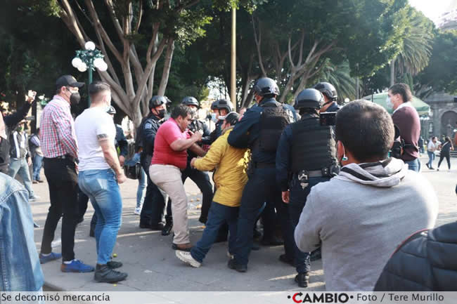 enfrentamiento ambulantes policias decomiso