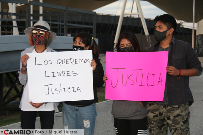 padre amigos leslie alcantara manifestacion frente c5 puebla