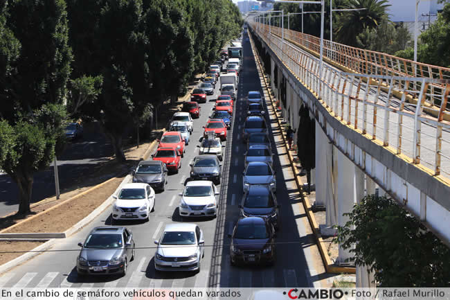 caos vial retiro glorieta hermanos serdan vehiculos varados