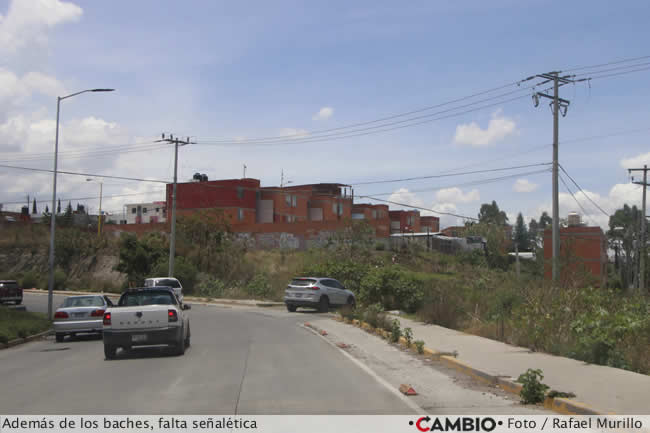 bulevar carmelitas olvido sin mantenimiento baches senaletica