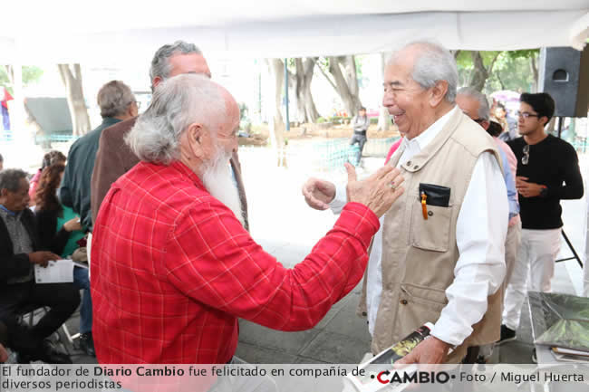 entrega reconocimiento gabril sanchez andraca felicitaciones