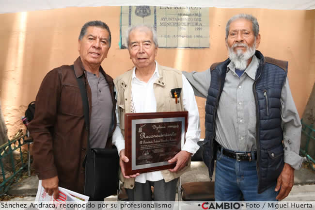 entrega reconocimiento gabril sanchez andraca profesionalismo