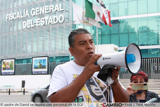 granaderos retiran familia desaparecidos padre david