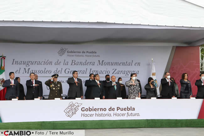 inaguracion asta bandera monumental puebla autoridades