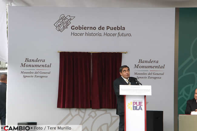 inaguracion asta bandera monumental puebla miguel barbosa