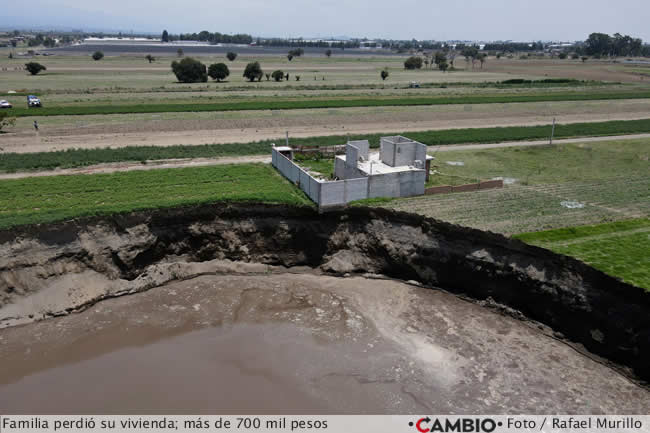 socavon familia pierde su casa