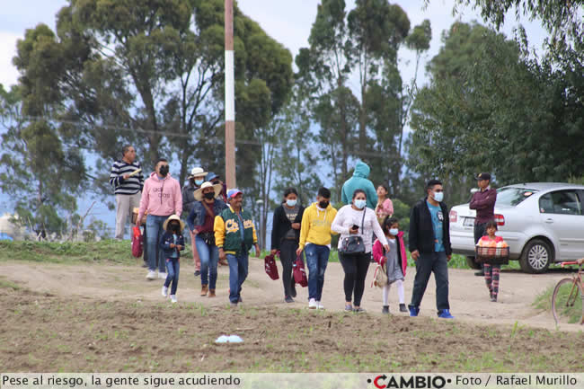 socavon gente de visita