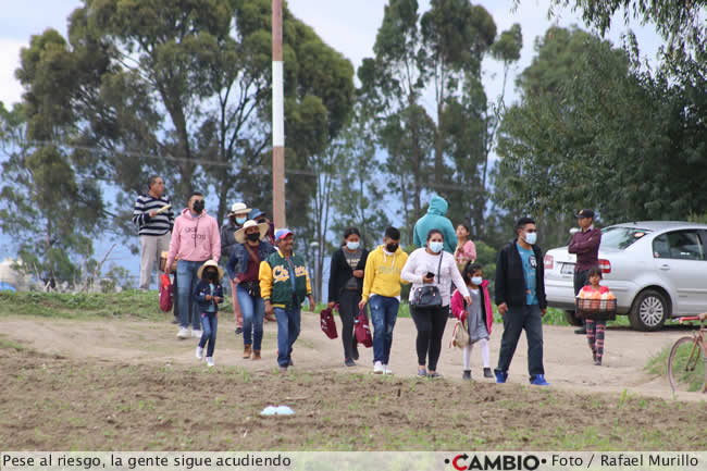 socavon gente de visita