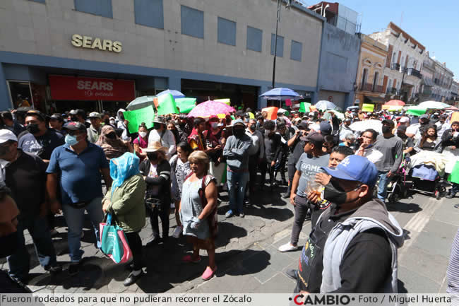 manifestacion ambulantes ayuntamiento puebla rodeados