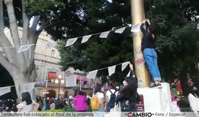mujeres exhiben agresores marcha tendedero