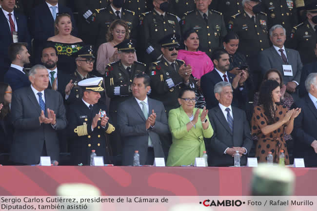 personajes importantes politica desfile 5 mayo sergio gutierrez