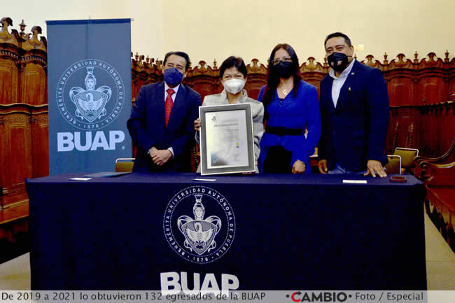 entrega reconocimientos ceneval excelencia buap egresados