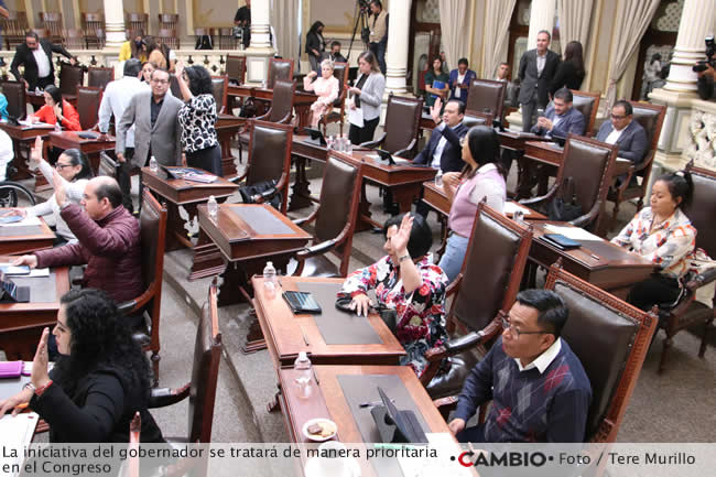 iniciativa gobernador combate negligencias contratacion policias