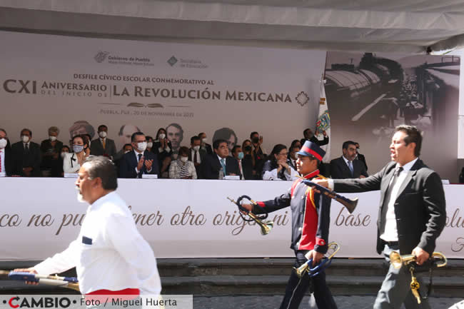 desfile civico escolar cxi aniversario revolucion asistentes