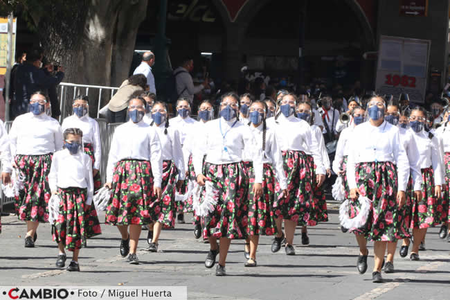 desfile civico escolar cxi aniversario revolucion vestimenta tipica