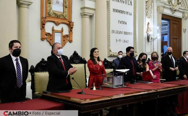 informe claudia rivera sala cabildos aplausos