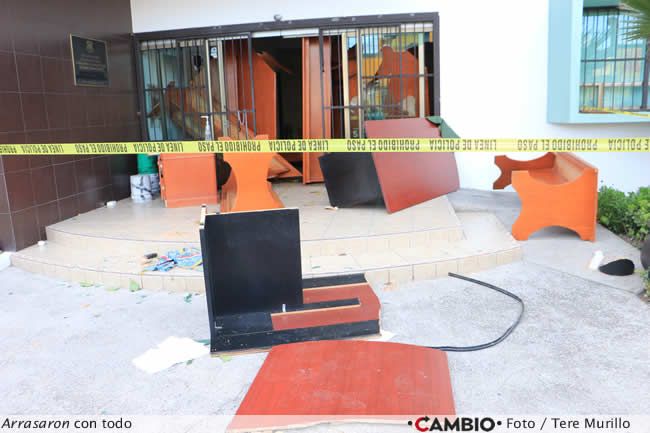 asalto destrozos instalaciones sindicato ayuntamiento muebles aventados