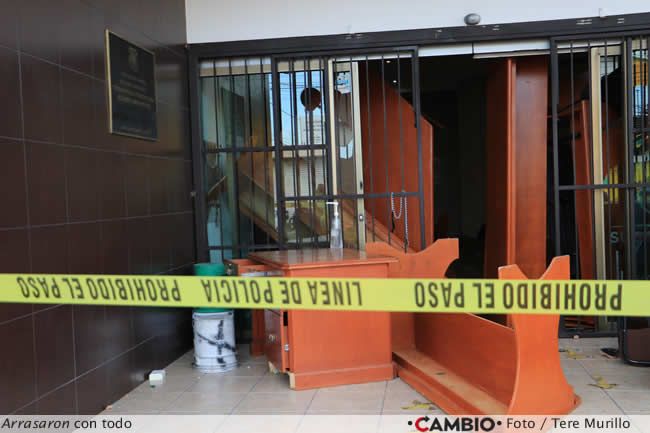 asalto destrozos instalaciones sindicato ayuntamiento muebles
