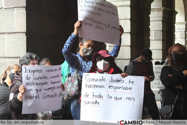 manifestantes disturbios sindicato ayuntamiento mensajes