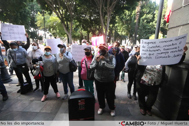 manifestantes disturbios sindicato ayuntamiento protesta