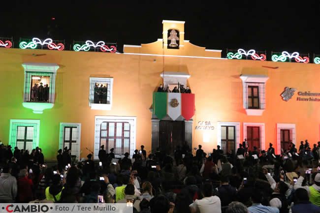 poblanos celebran grito casa aguayo