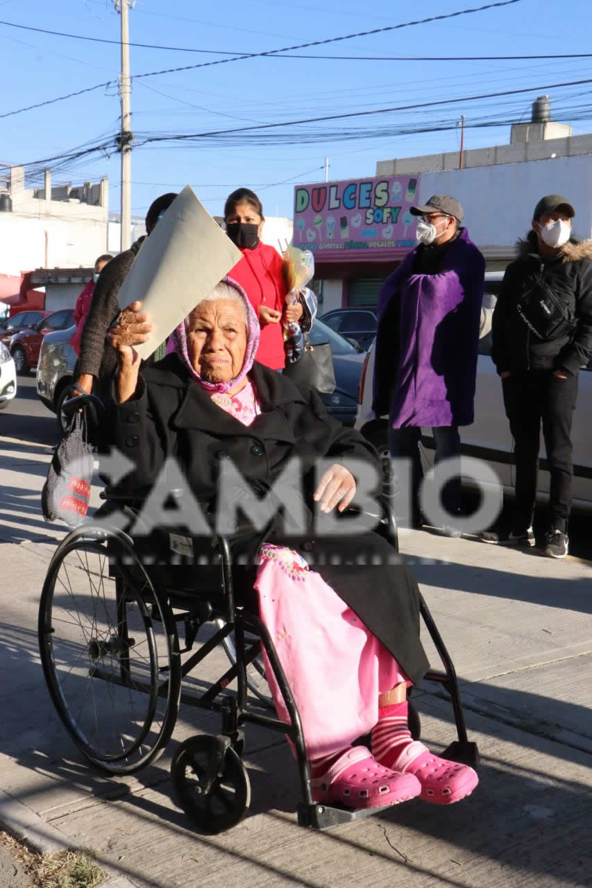 4abuelitos poblanos vacuna covid.jpg