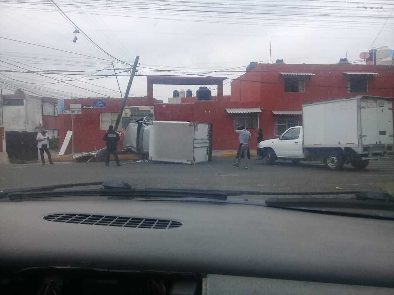 Así volcó conductor al querer darse a la fuga tras atropellar a abuelito en la Zona Militar.jpg