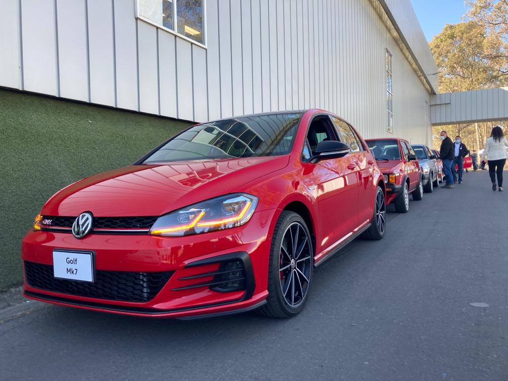 Otra víctima de la pandemia VW descontinua Golf con un desfile de honor.jpg