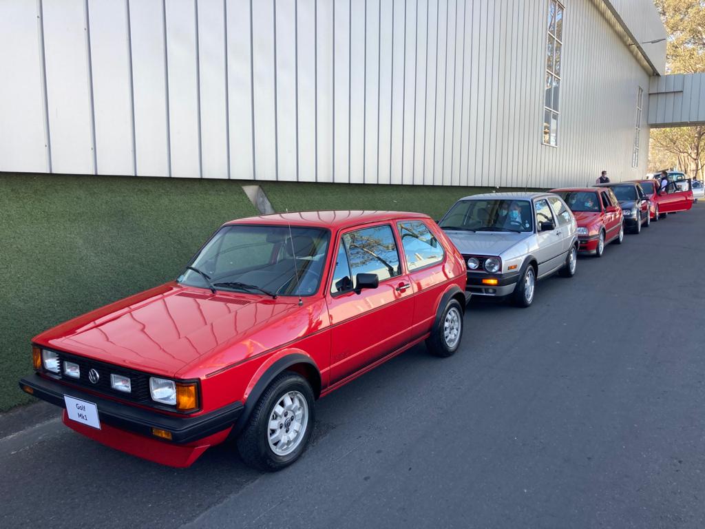 Otra víctima de la pandemia VW descontinua al Golf con un desfile de honor.jpg