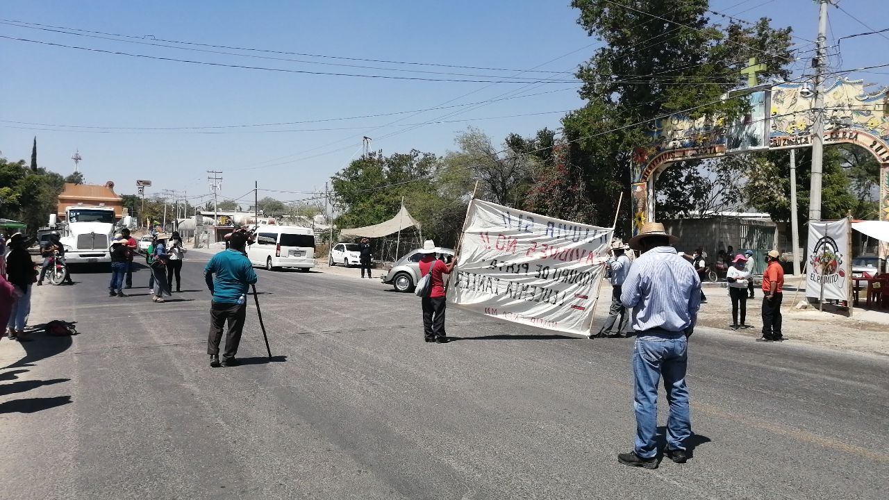 bloquean la estatal Tehuacán-Teotitlán 3.jpg