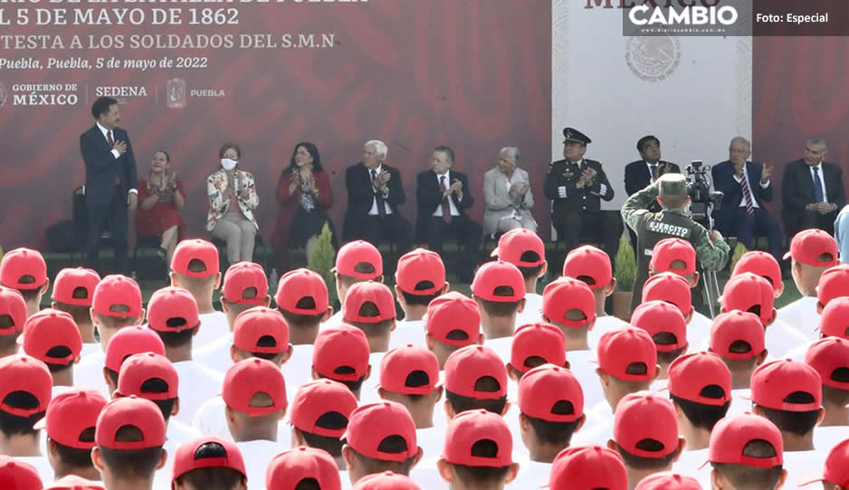 nacho mier desfile 5 de mayo puebla .jpg