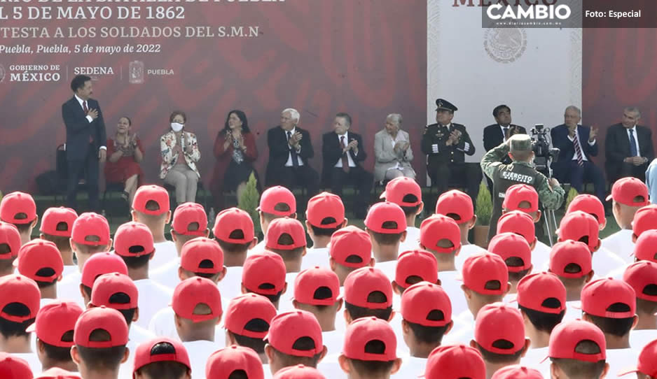 nacho mier desfile 5 de mayo puebla .jpg