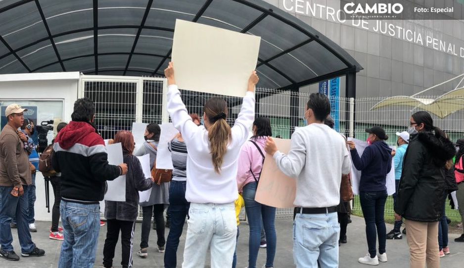 Cierran la 11 sur para exigir liberación de custodios detenidos por fuga de El Pirulí (VIDEO)