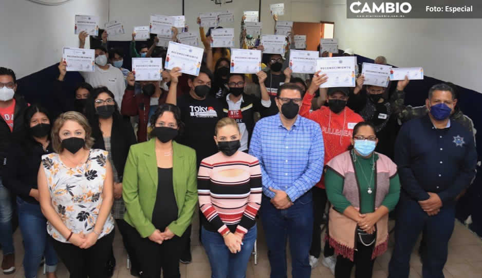 Paola Angon clausura primer curso de manejo para jóvenes en San Pedro Cholula