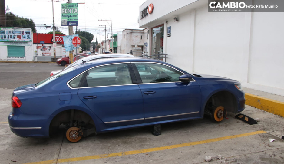 ¡Ladrones de autopartes no descansan! Roban las cuatro llantas de un Passat en Bugambilias