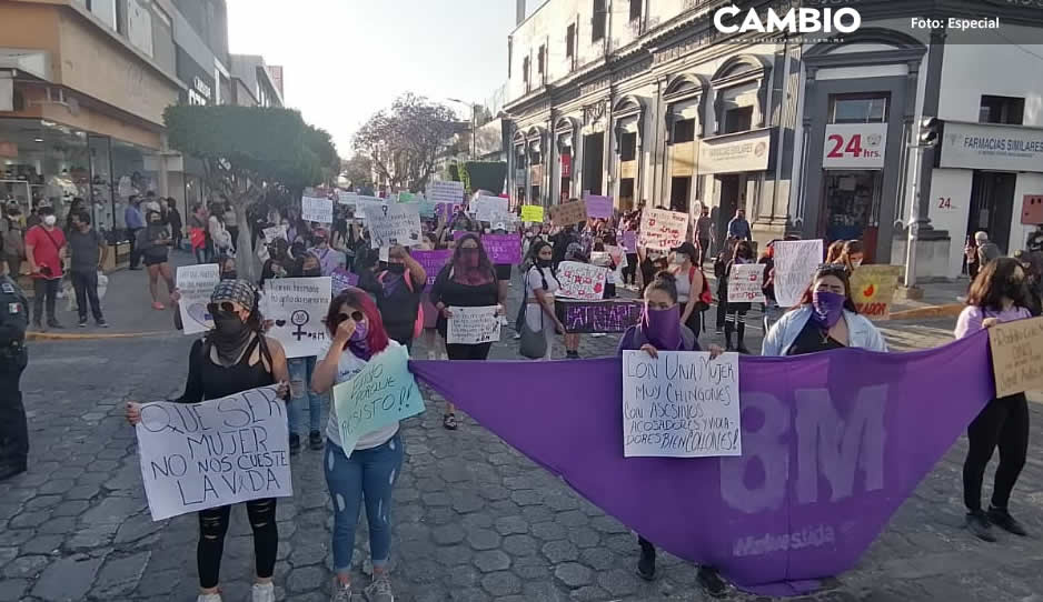 Feministas se manifiestan el Día de la Mujer en Tehuacán