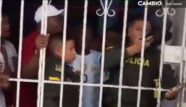 ¡Póngales cero! Policías terminan encerrados con candado durante cateo a fiesta (VIDEO)