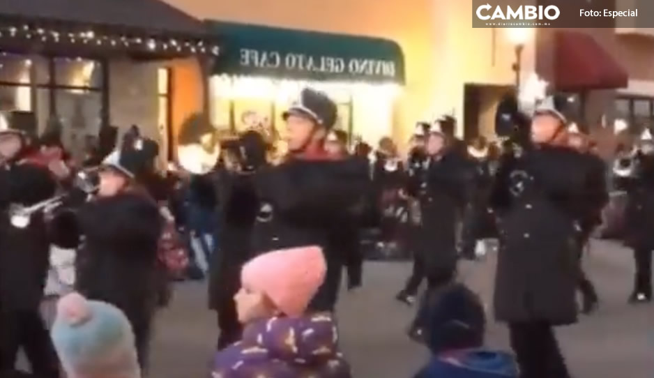 VIDEO: Conductor arrolla desfile navideño; deja 5 muertos y 40 heridos