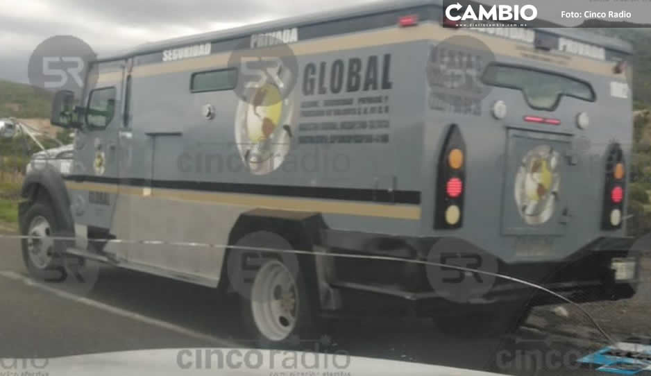 Asaltan camioneta de valores mientras le cambiaban una llanta en Atlixco